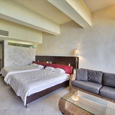 Palace In Moon Beach Onna Εξωτερικό φωτογραφία